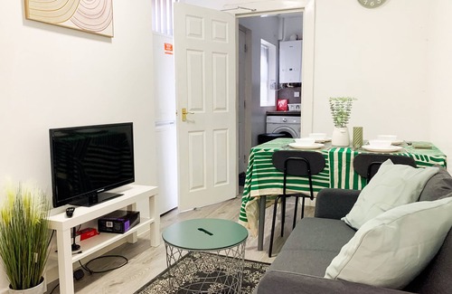 Sheffield Bed & Breakfast | Suite 1: Stylish Room in a Sociable House