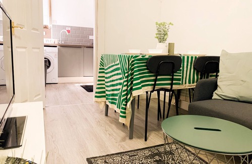 Sheffield Bed & Breakfast | Suite 1: Stylish Room in a Sociable House