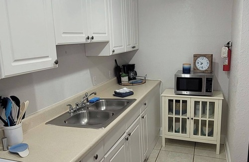 Historic Hyde Park North Apartment | Suite 12 - Casablanca of Hyde Park
