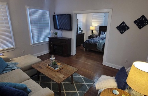 Historic Hyde Park North Apartment | Suite 12 - Casablanca of Hyde Park