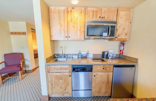 Crested Butte Condo | Suite 153 at Perfect Location w Pool & Hot Tub