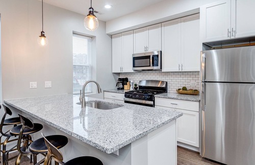 Wrightwood Neighbors House | Suite 2 on Southport 4 Queen Beds