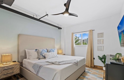 Wilton Manors Apartment | Suite 203: King Bed, Balcony water views, pool