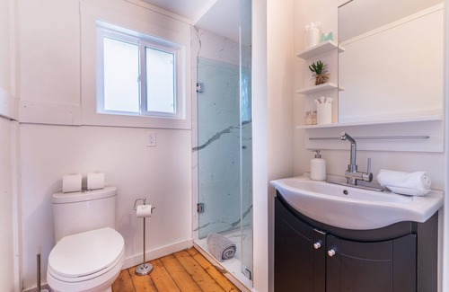 Wainfleet Cottage | Suite 209: Beautiful 2-Bedroom Beachfront Suite