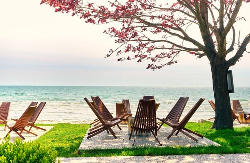Wainfleet Cottage | Suite 215: Beautiful 2-Bedroom Beachfront Suite