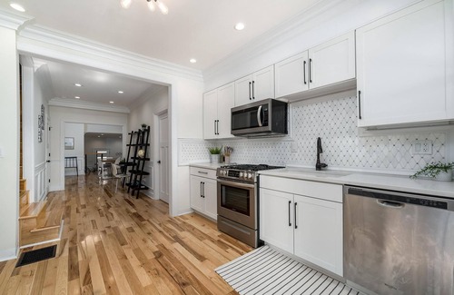Glen Echo House | Suite 23 - Spacious and Stylish in the Old North
