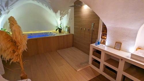 Nimes City Centre Bed & Breakfast | Suite 6