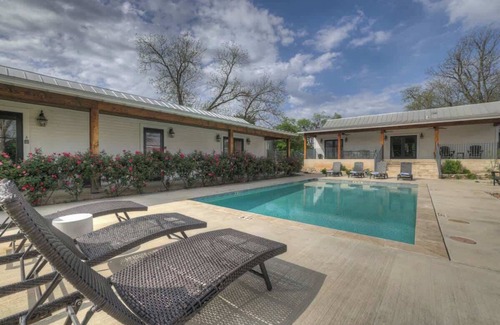 Fredericksburg House | Suite A-Pool Access-Walk to Main St!