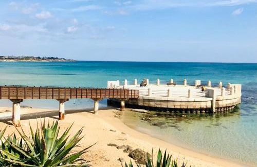 Avola Apartment | Suite Albanazzo with Jacuzzi near the sandy beach