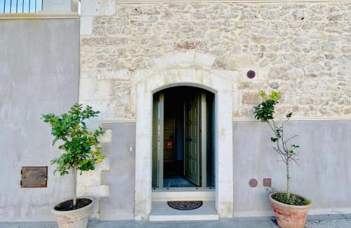 Avola Apartment | Suite Albanazzo with Jacuzzi near the sandy beach
