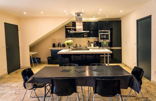 Bailly Apartment | Suite - Appartement HORTENSIA - Rez de jardin Terrasse - Capacity 12 people