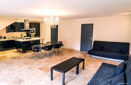 Bailly Apartment | Suite - Appartement HORTENSIA - Rez de jardin Terrasse - Capacity 12 people