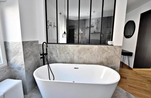 Roanne Apartment | Suite Arum classée 3 étoiles avec balnéo