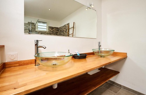Le Diamant Apartment | Suite avec jacuzzi et vue sur la campagne- BED AND COFFEE FRIENDS