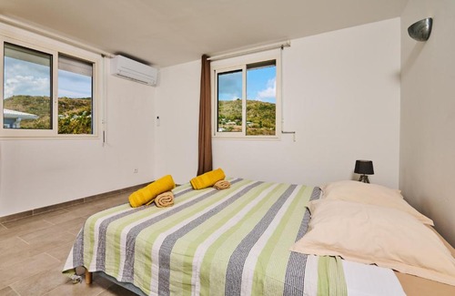 Le Diamant Apartment | Suite avec jacuzzi et vue sur la campagne- BED AND COFFEE FRIENDS