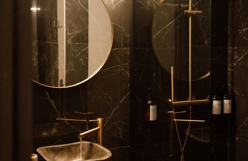 Brive-la-Gaillarde Apartment | Suite Cara - Atypical accommodation - Sauna & Spa