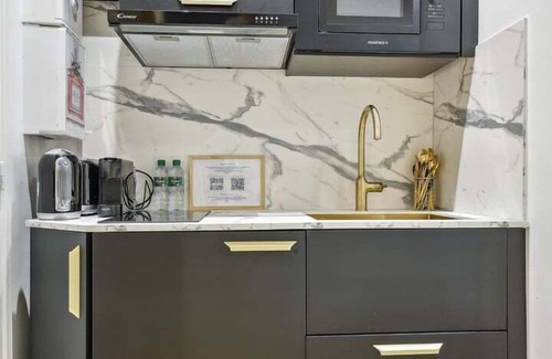 Marais Apartment | Suite CD : Superb Parisian apartment