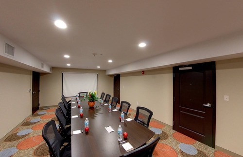 Bryant Pattengill East Condo | Suite Close to U of M | Indoor Pool + Business Ctr