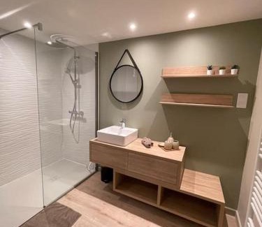 Vinzelles Apartment | Suite cosy au cœur de Vinzelles proche Mâcon Tout équipé avec salon d'extérieur