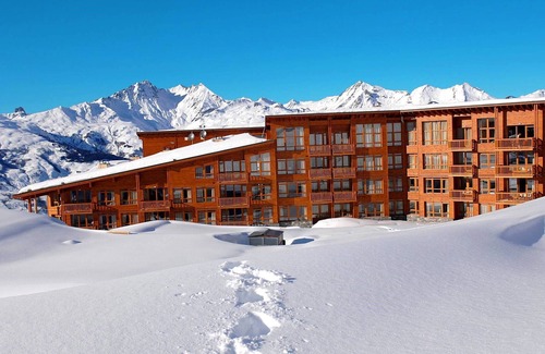 Arc-1800 Condo | Suite de 55m2 Local à Skis Piscine Semi-Couverte