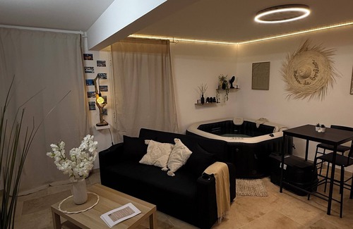 Aubagne Apartment | Suite du garlaban jaccuzi