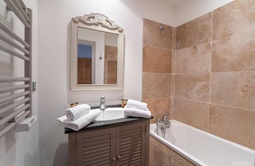 La Redorte Condo | Suite Ensoleillé | Piscine & Spa | Wi-fi | Parking