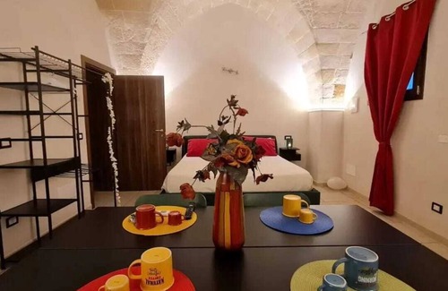 Pulsano House | Suite Il Vico – Charming Spa Suite with Jacuzzi, Sauna and Quadruple Room