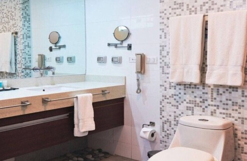 Asia Hotel | Suite Matrimonial King and living Room at VPX Hotel