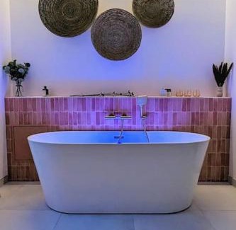 Saint-Etienne Apartment | Suite Meraki - Luxe & Voyage - Jacuzzi & Cinéma