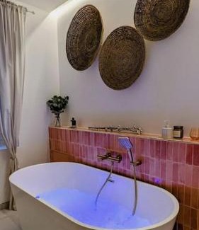 Saint-Etienne Apartment | Suite Meraki - Luxe & Voyage - Jacuzzi & Cinéma