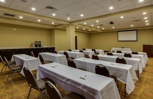 East Point Condo | Suite Near ATL | Free Breakfast, Shared BBQ Area, 24h Business Center!