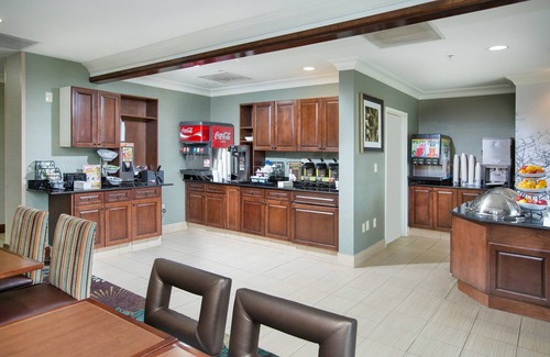 National Hills Condo | Suite Near Bush Field Airport | Free Daily Breakfast + Fitness Center