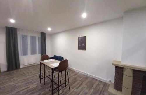 Saint-Paul-de-Fenouillet Apartment | Suite Noire et Blanche