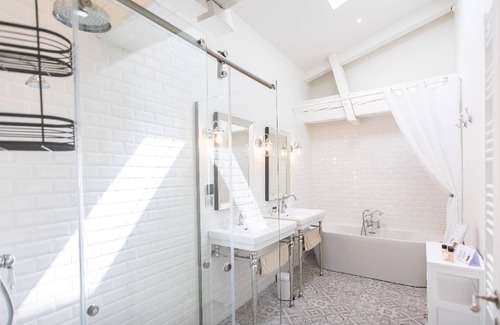 Latresne Bed & Breakfast | Suite Olivier, Château Gassies, charm 15 minutes from Bordeaux, up to 4 guests