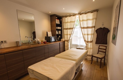 Latresne Bed & Breakfast | Suite Olivier, Château Gassies, charm 15 minutes from Bordeaux, up to 4 guests