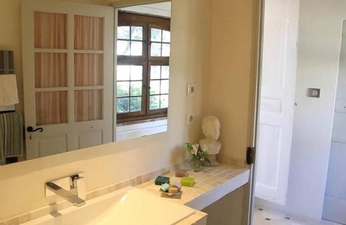 Villeneuve-les-Avignon Bed & Breakfast | Suite Pamparigouste ground floor