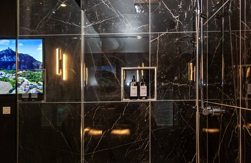 Meaux House | Suite Panthéon Maison de Ville Haut de Gamme Avec Jaccuzi et Sauna