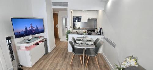 Faubourg de l'Arche Apartment | Suite Prestige Paris-La Défense Balcon-Terrasse