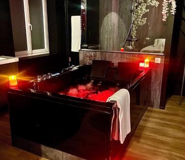 Roanne Apartment | Suite romantique avec Balneo et jeux coquins