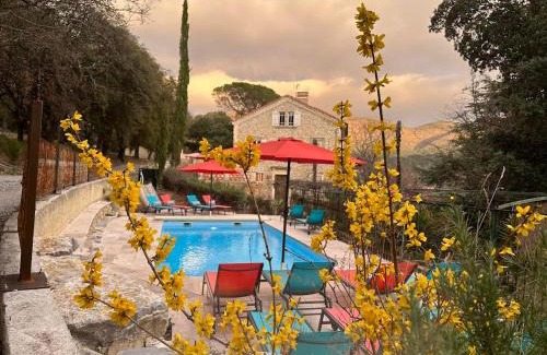 Nyons Bed & Breakfast | Suite Royale- SPA - Jacuzzi - Sauna - Massage - 2 Double Rooms - 4 SAISONS - Piscine Chauffée Toute l'année - POOL VIEW - Heated POOL -800m City Centre