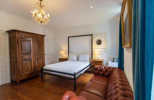 Nyons Bed & Breakfast | Suite Royale- SPA - Jacuzzi - Sauna - Massage - 2 Double Rooms - 4 SAISONS - Piscine Chauffée Toute l'année - POOL VIEW - Heated POOL -800m City Centre