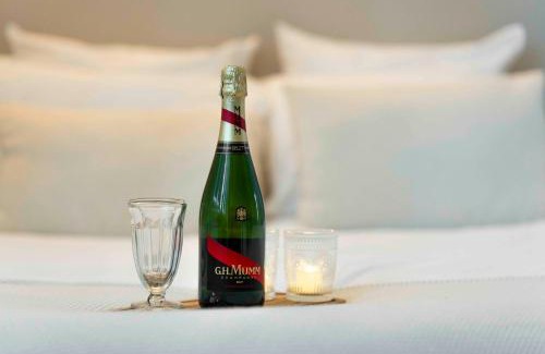 Nemours Apartment | Suite sensuelle et balnéothérapie