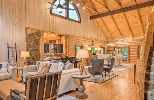 Sapphire Cabin | Suite Sixteen - Spacious Lodge Vibe - nestled within Burlingame