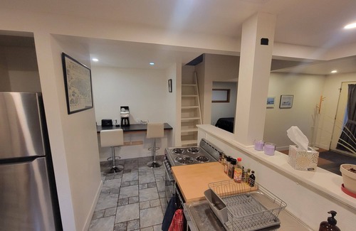 Shoreline House | Suite Sounds of Seattle, close to parks, shopping, and restaurants