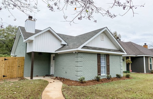 Wetumpka House | Suite Stella, a cozy 2-bed 2-bath home