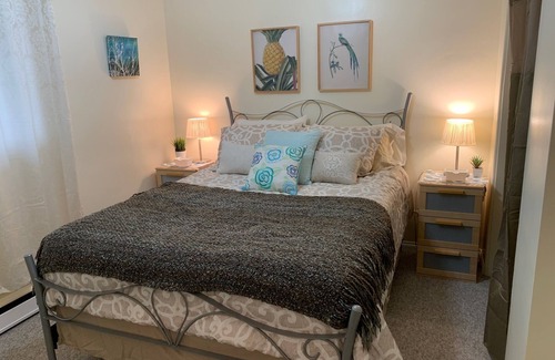 Red Deer Apartment | Suite Verde - Relaxing 2 Bedroom