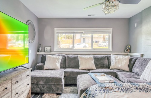 Totem Lake Apartment | Suite with Hot Tub -AC - Huge Fenced Yard - Mt. Rainier View - Private Entrance