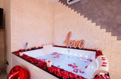 San Giorgio a Cremano Apartment | SuiteHouse - With Jacuzzi & All Comfort