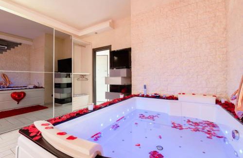 San Giorgio a Cremano Apartment | SuiteHouse - With Jacuzzi & All Comfort