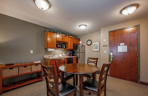 Thayerville Apartment | Suites at Silver Tree A206: 1 bedroom suite with standard view, fireplace & priv